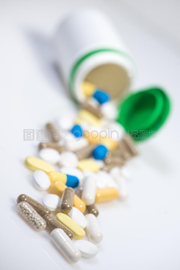 医药与保健 从药品到食品补充剂与顺势疗法的综合视角